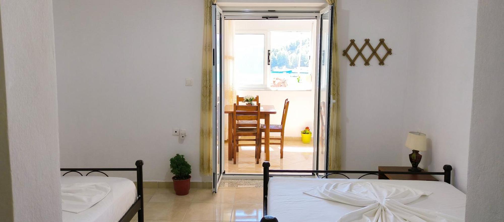Natasha Rooms Himare Exterior foto
