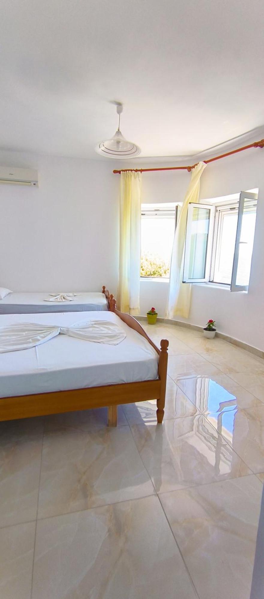 Natasha Rooms Himare Exterior foto