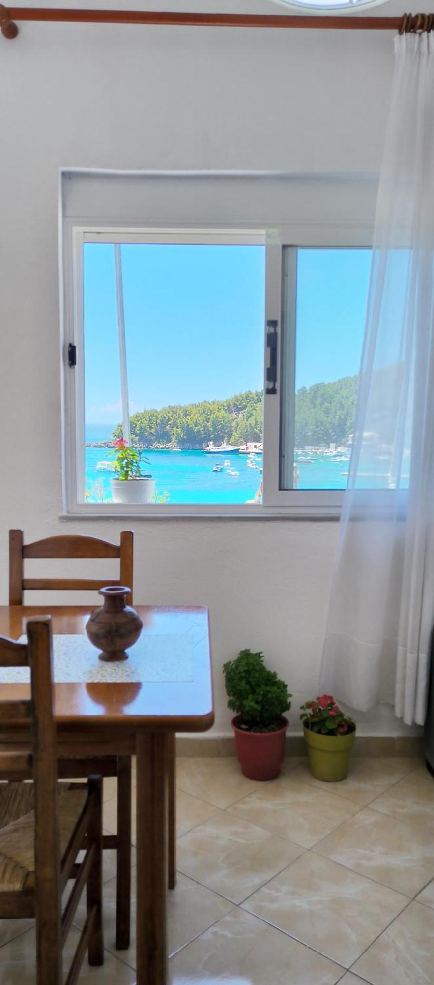 Natasha Rooms Himare Exterior foto