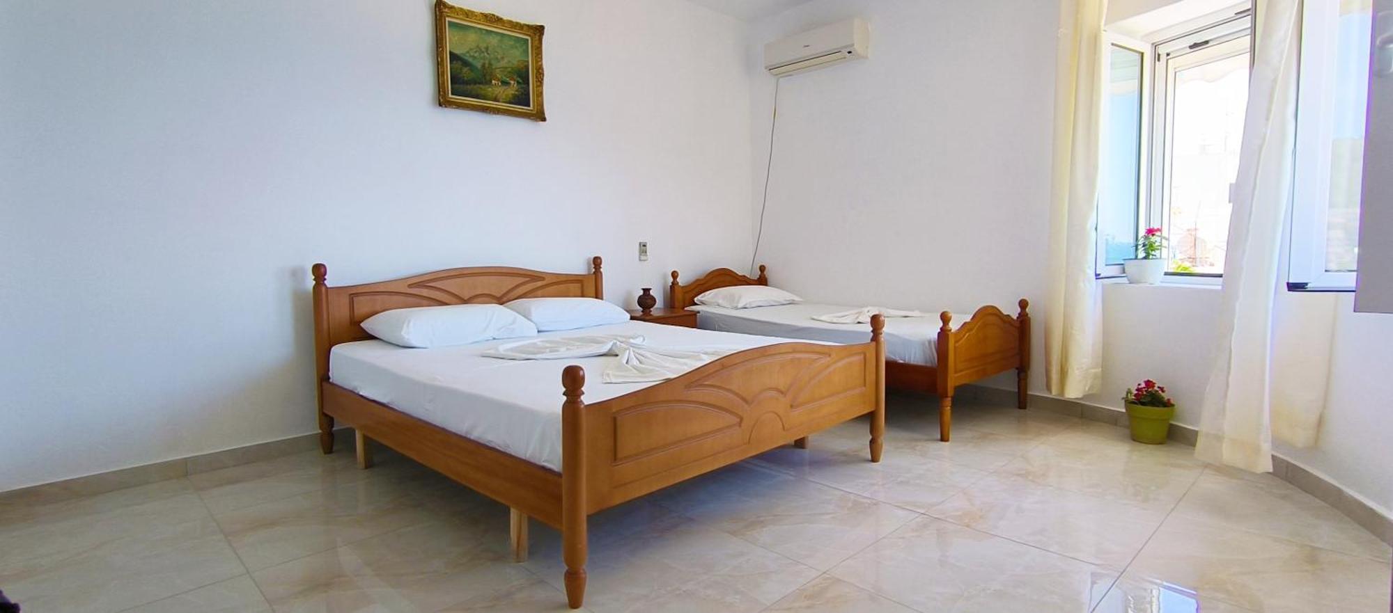 Natasha Rooms Himare Exterior foto