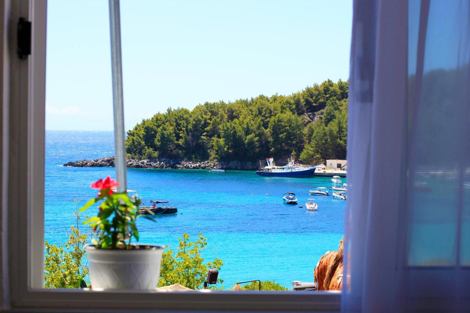 Natasha Rooms Himare Exterior foto